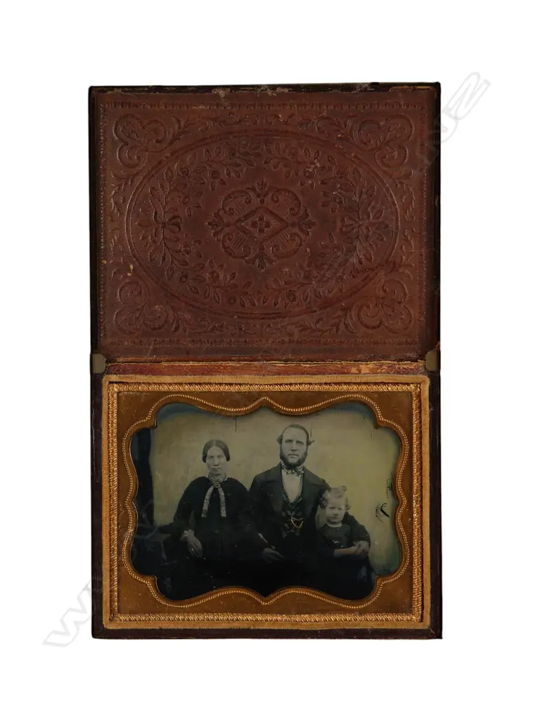 Unidentified photographer 'Untitled family group', Image 1++